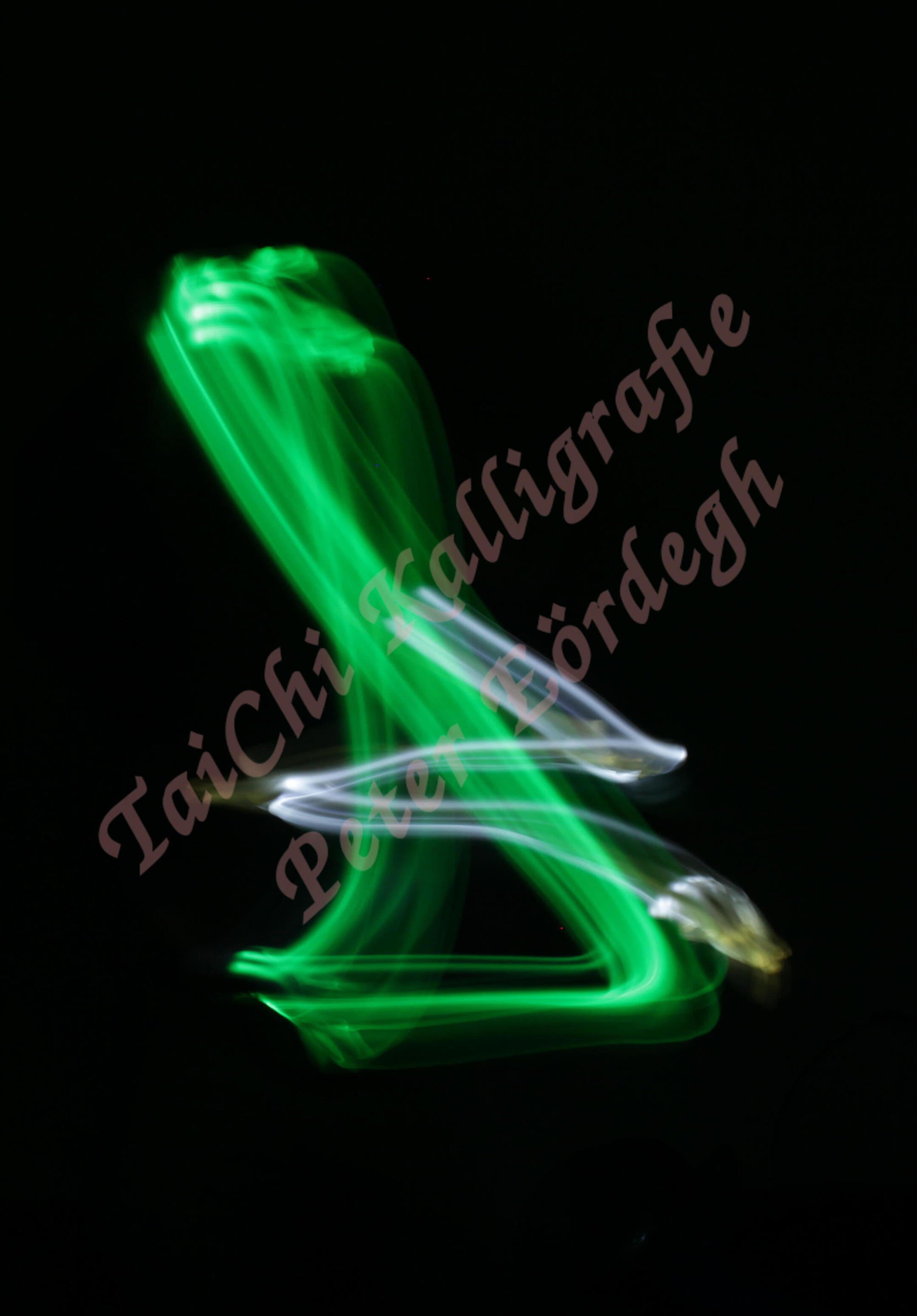 TaiChi mit LED Handschue im Dunkel